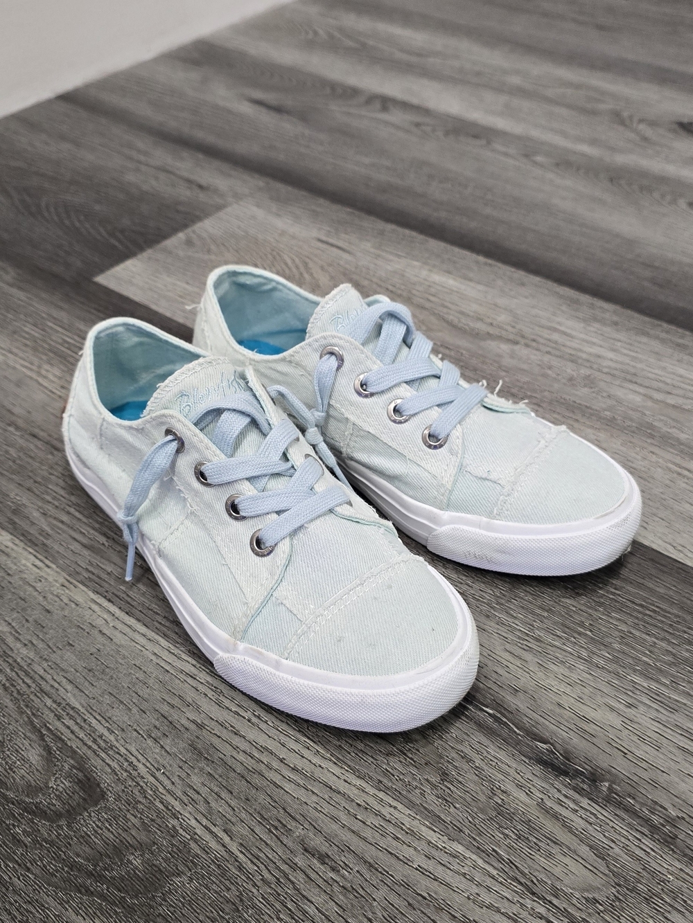 Women’s Light Blue Canvas Lace-Up Flats